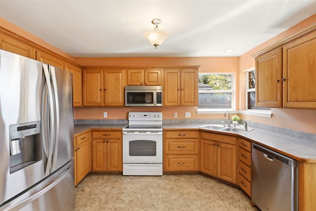 747 Tanglewood Drive, Burleson, TX 76028