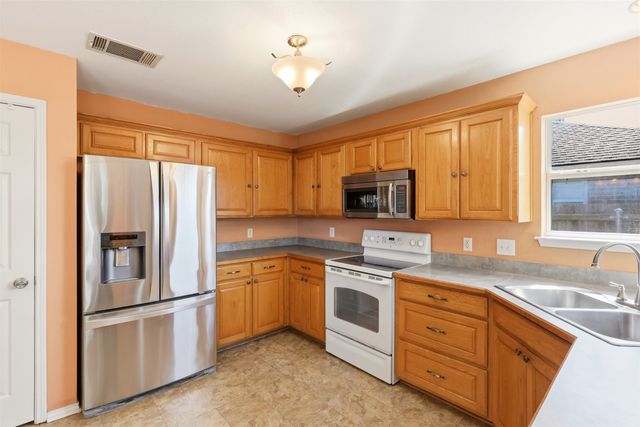 747 Tanglewood Drive, Burleson, TX 76028