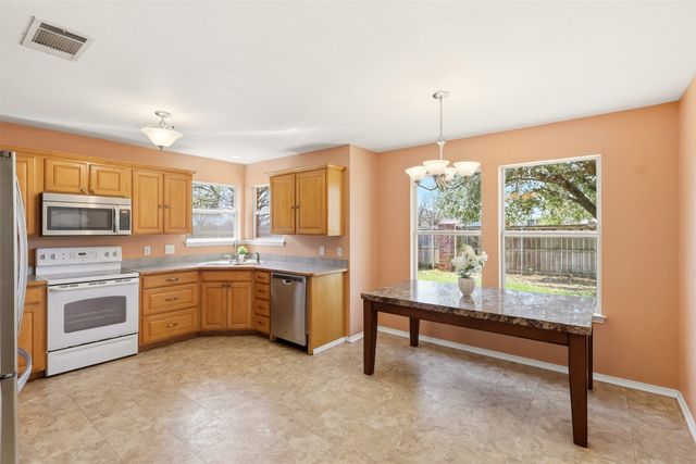 747 Tanglewood Drive, Burleson, TX 76028