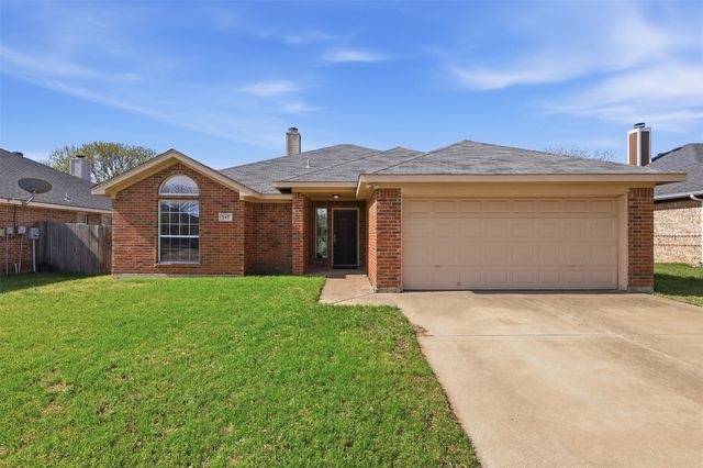 747 Tanglewood Drive, Burleson, TX 76028