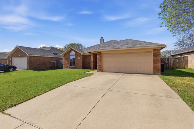 747 Tanglewood Drive, Burleson, TX 76028