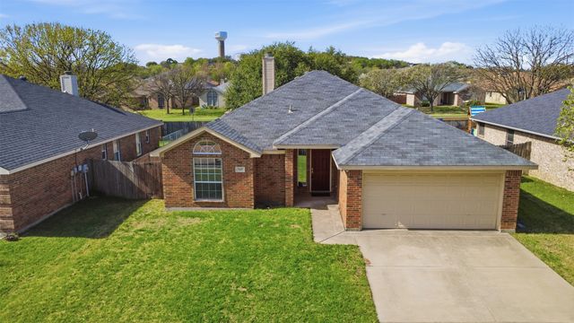 747 Tanglewood Drive, Burleson, TX 76028