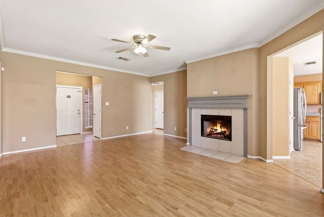 747 Tanglewood Drive, Burleson, TX 76028