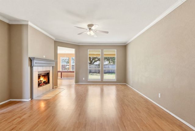 747 Tanglewood Drive, Burleson, TX 76028