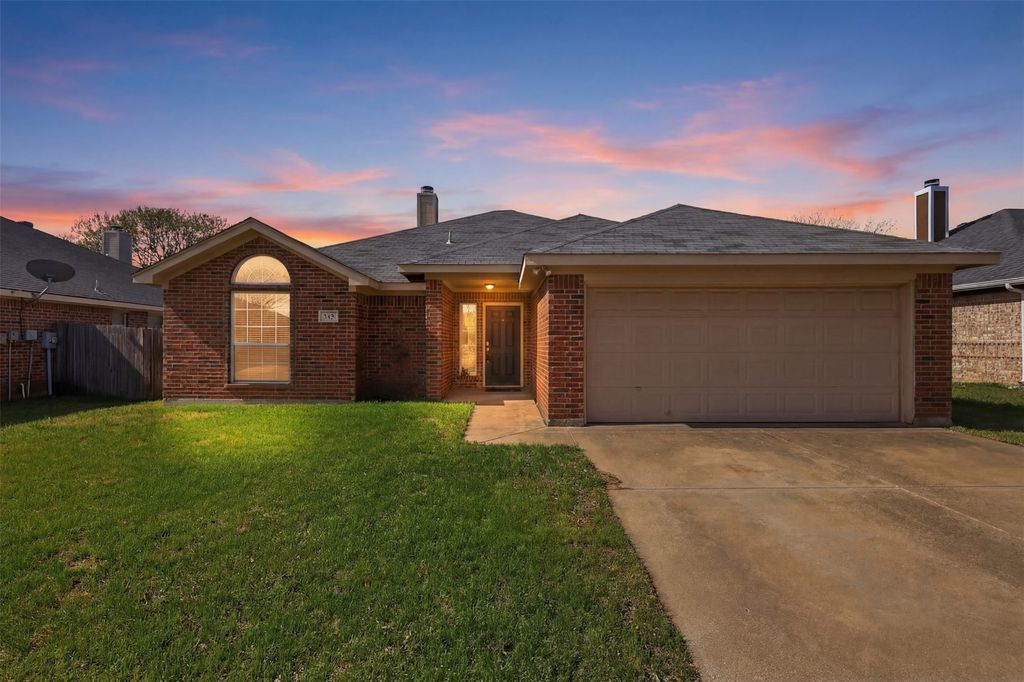747 Tanglewood Drive, Burleson, TX 76028