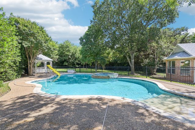 904 Windmill Court, Cedar Hill, TX 75104