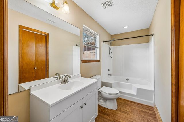 279 Pine Avenue, Kingsland, GA 31548