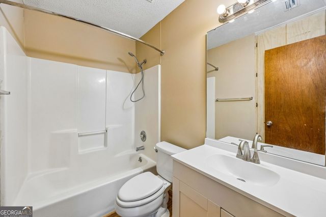 279 Pine Avenue, Kingsland, GA 31548