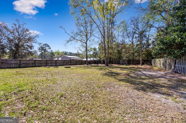 279 Pine Avenue, Kingsland, GA 31548