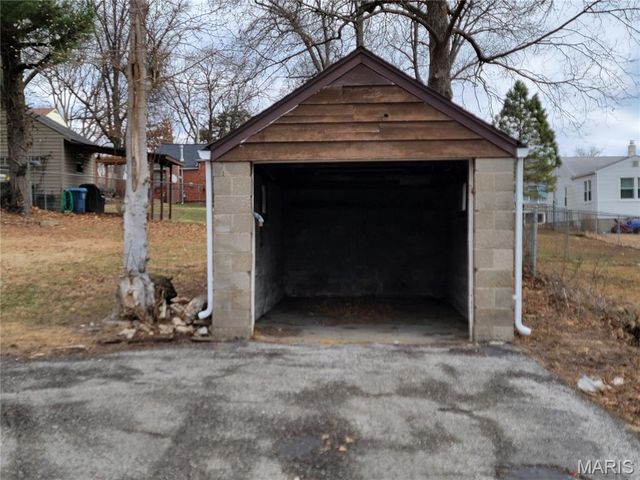 222 S Barat Avenue, Ferguson, MO 63135