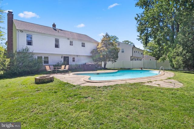 112 WILLIAMSBURG WAY, Mount Laurel, NJ 08054