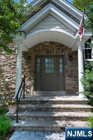 51 Rutherford Place, Montvale, NJ 07645