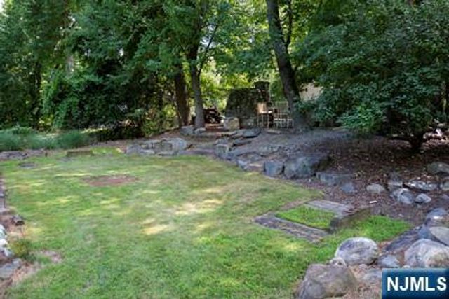 51 Rutherford Place, Montvale, NJ 07645