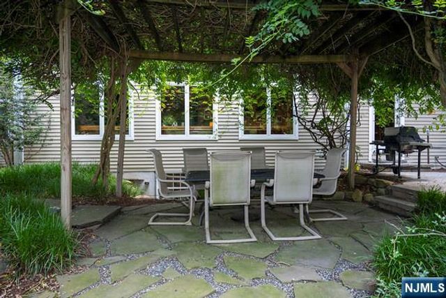 51 Rutherford Place, Montvale, NJ 07645