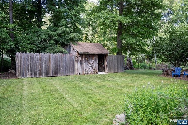 51 Rutherford Place, Montvale, NJ 07645