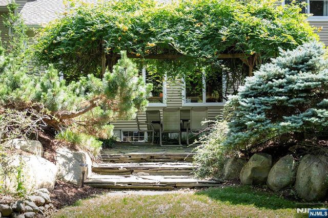 51 Rutherford Place, Montvale, NJ 07645