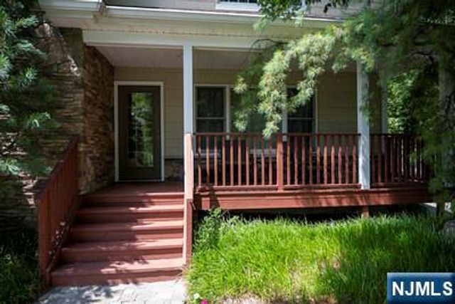 51 Rutherford Place, Montvale, NJ 07645
