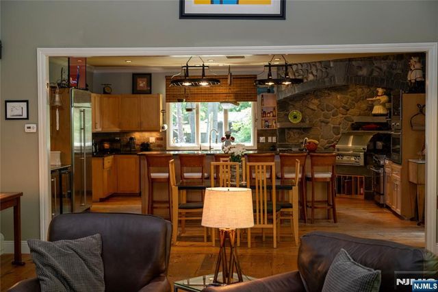 51 Rutherford Place, Montvale, NJ 07645