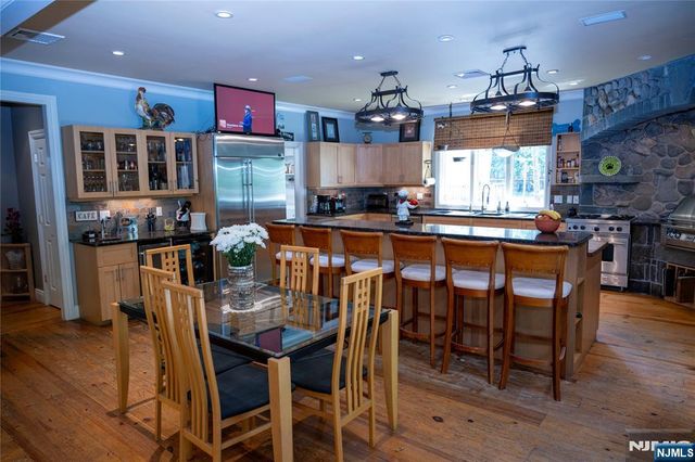 51 Rutherford Place, Montvale, NJ 07645