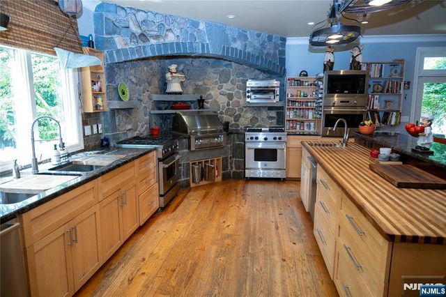 51 Rutherford Place, Montvale, NJ 07645