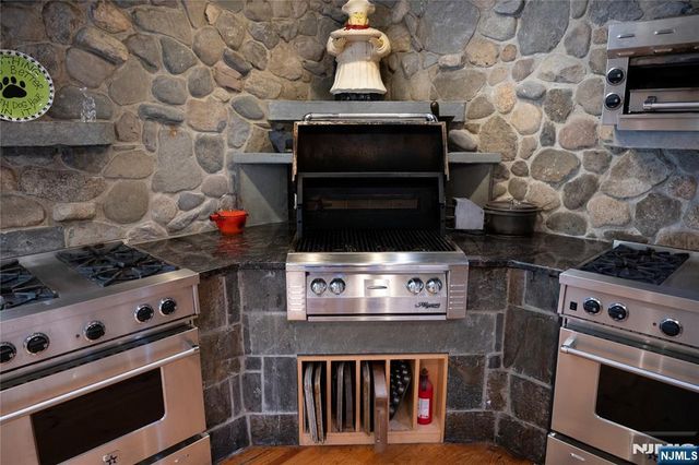 51 Rutherford Place, Montvale, NJ 07645