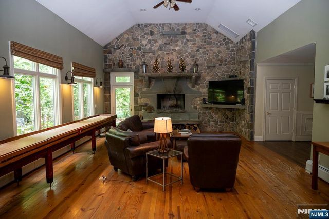 51 Rutherford Place, Montvale, NJ 07645