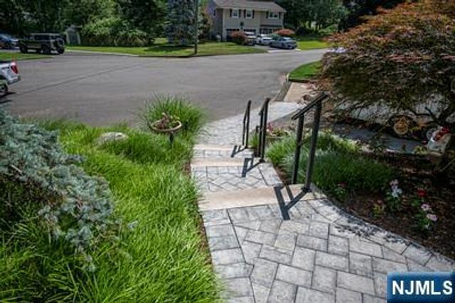 51 Rutherford Place, Montvale, NJ 07645