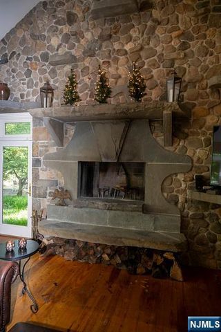 51 Rutherford Place, Montvale, NJ 07645
