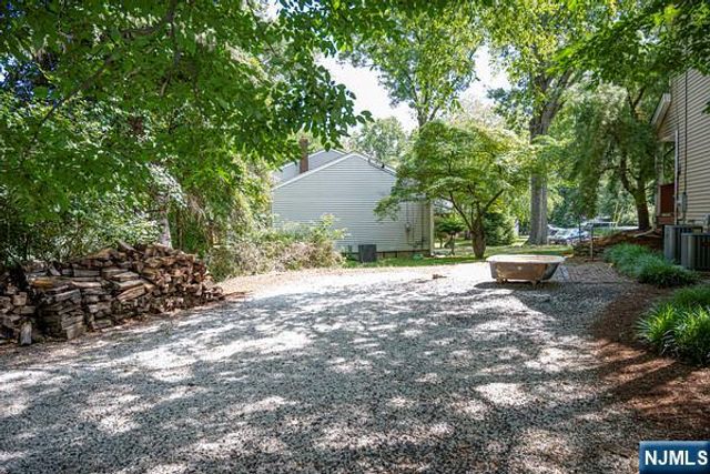 51 Rutherford Place, Montvale, NJ 07645