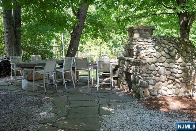 51 Rutherford Place, Montvale, NJ 07645