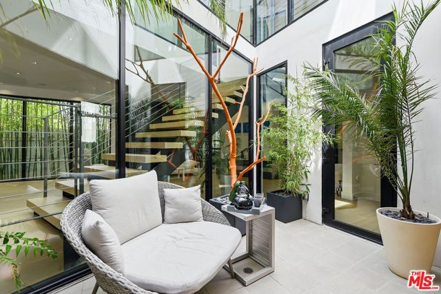 6610 Maryland Drive, Los Angeles, CA 90048