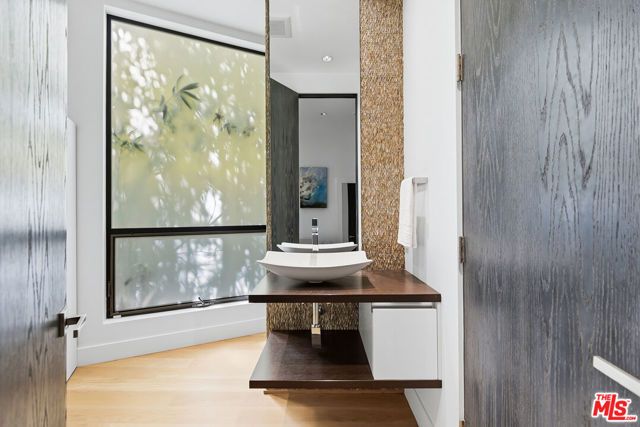 6610 Maryland Drive, Los Angeles, CA 90048