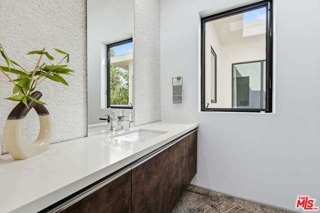 6610 Maryland Drive, Los Angeles, CA 90048