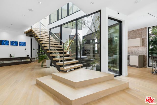 6610 Maryland Drive, Los Angeles, CA 90048