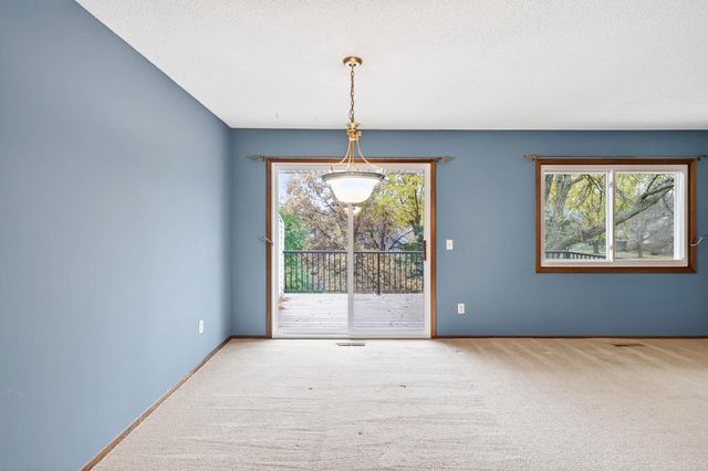 825 Evergreen Circle, Burnsville, MN 55337