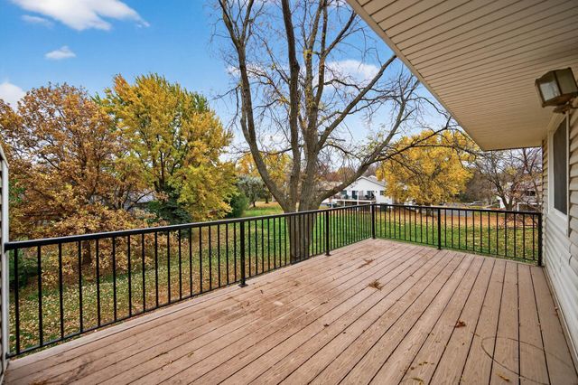 825 Evergreen Circle, Burnsville, MN 55337