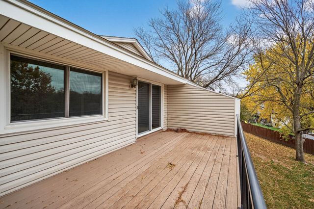 825 Evergreen Circle, Burnsville, MN 55337