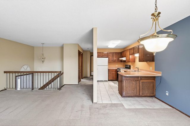 825 Evergreen Circle, Burnsville, MN 55337