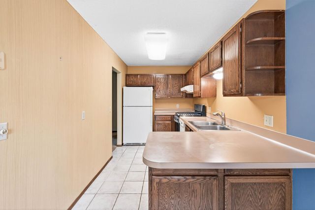 825 Evergreen Circle, Burnsville, MN 55337