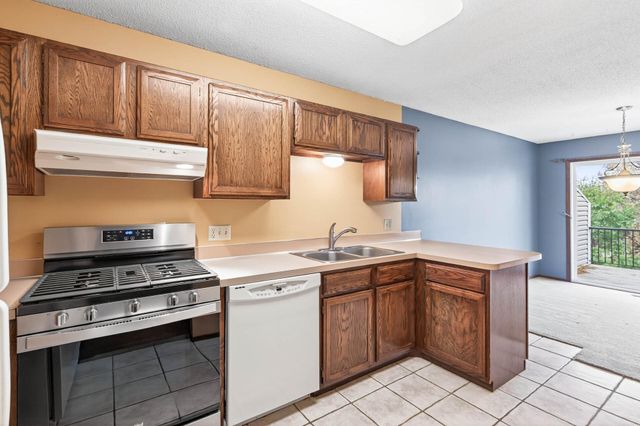 825 Evergreen Circle, Burnsville, MN 55337