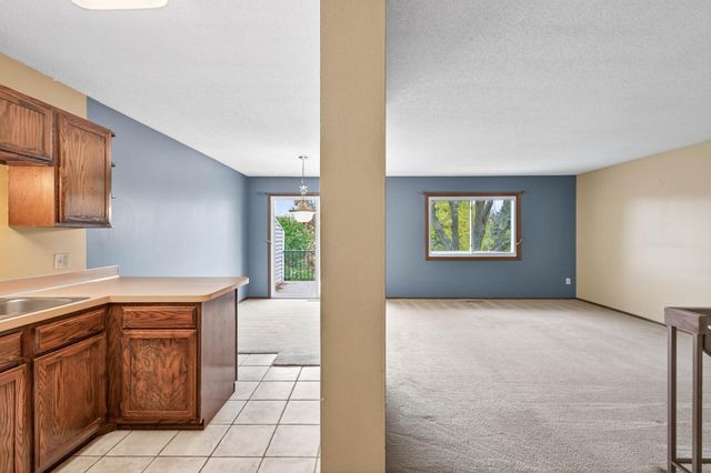 825 Evergreen Circle, Burnsville, MN 55337