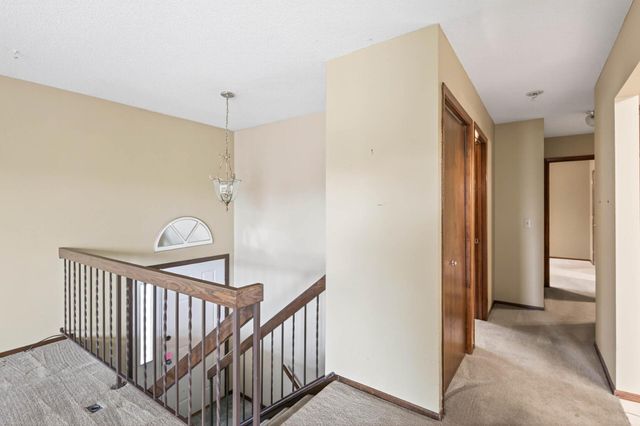 825 Evergreen Circle, Burnsville, MN 55337