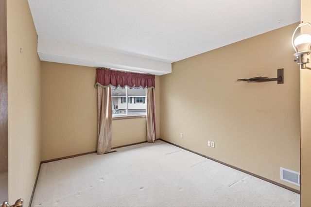 825 Evergreen Circle, Burnsville, MN 55337