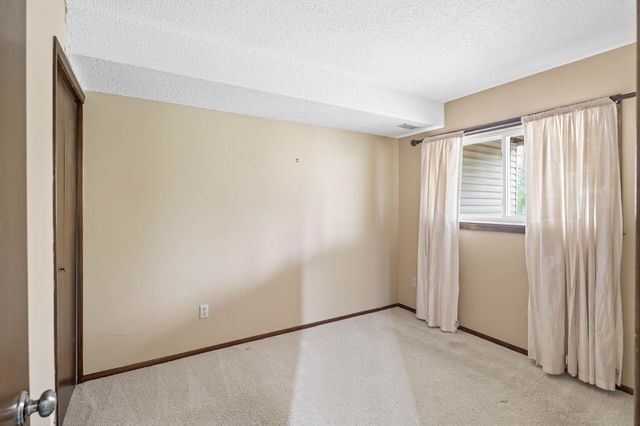 825 Evergreen Circle, Burnsville, MN 55337