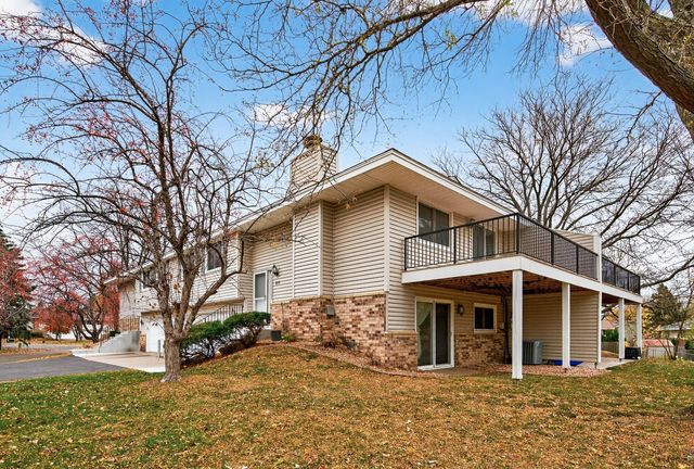 825 Evergreen Circle, Burnsville, MN 55337