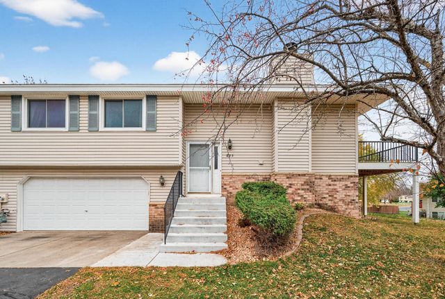 825 Evergreen Circle, Burnsville, MN 55337