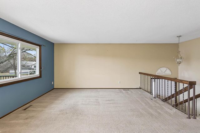 825 Evergreen Circle, Burnsville, MN 55337