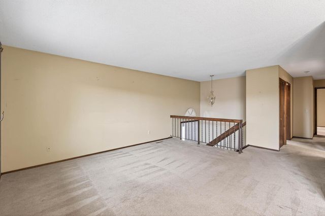 825 Evergreen Circle, Burnsville, MN 55337