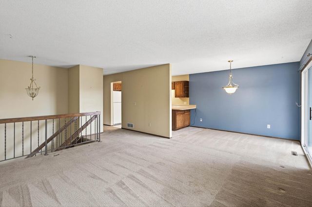 825 Evergreen Circle, Burnsville, MN 55337