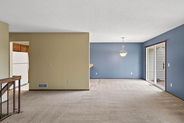 825 Evergreen Circle, Burnsville, MN 55337